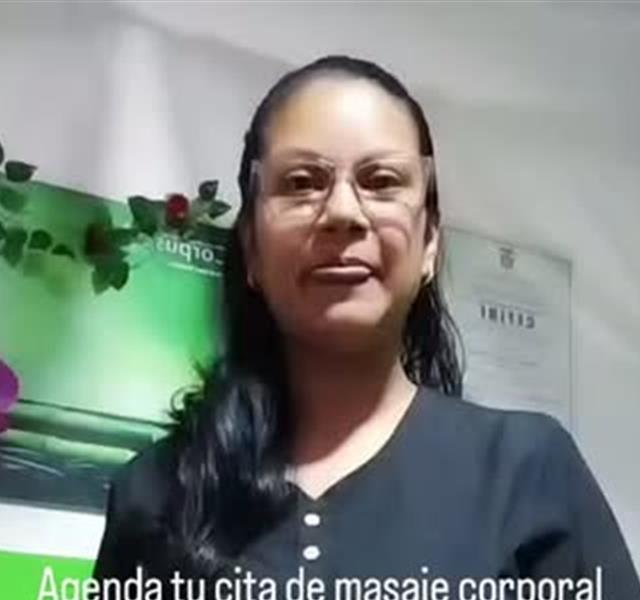Terapeuta de Corpus Spa sonriendo en el spa